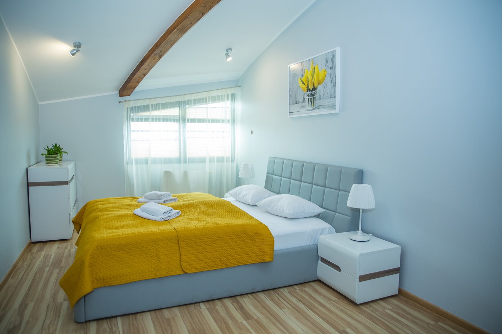 Loft .1 sypialnia + salon z aneksem kuchennym